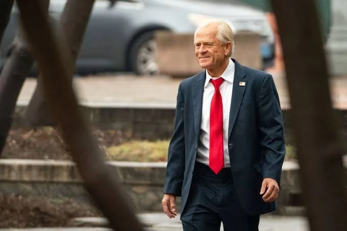 Peter Navarro, asesor del presidente Trump, destacó el cambio que representa la medida firmada y afirmó que se trata de una renovación estratégica