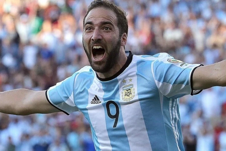 Le robaron una camioneta a la familia de Gonzalo "Pipa" Higuaín: así fue la persecución que terminó con dos detenidos