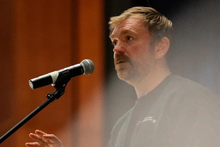 El demócrata Graham Platner fue acusado de ingresar a la vivienda de una mujer a la fuerza y abusarla sexualmente sin protección y contra su voluntad