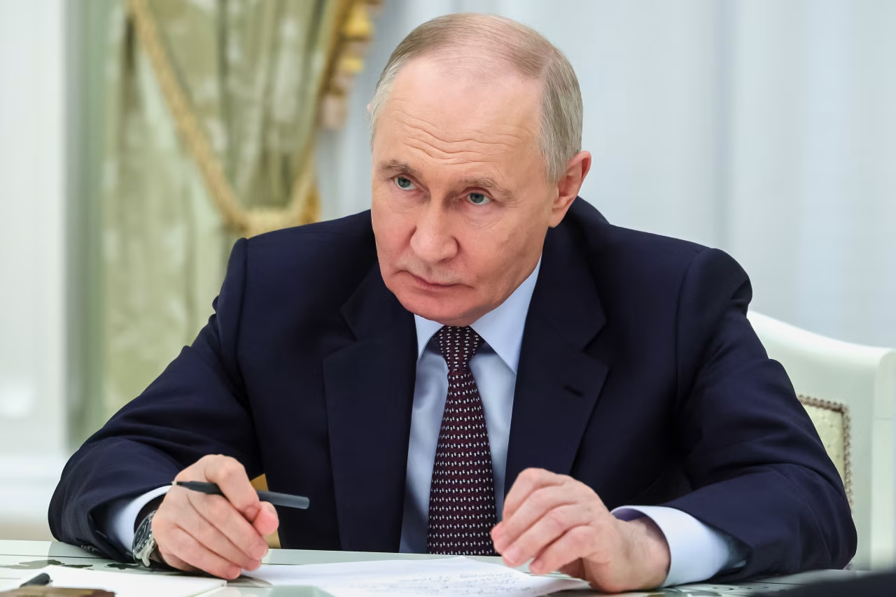 Putin had recently announced a truce on the occasion of the commemoration of the Soviet victory in the Second World War