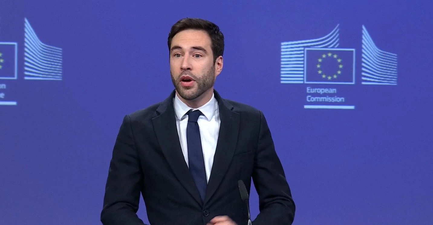 The European Commission highlighted Google's actions to comply with European regulations, but clarified that the issue is not closed