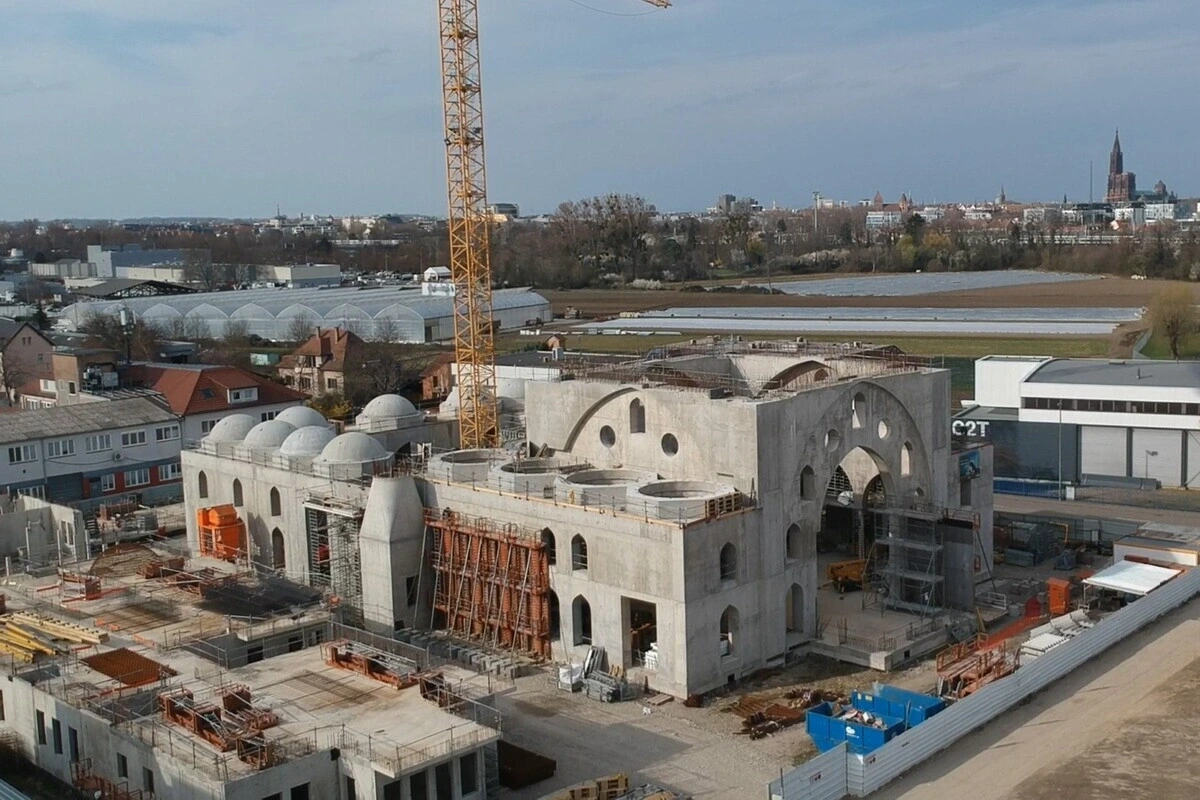 Una organización vinculada al islam turco levanta en Francia la mezquita más grande del continente europeo