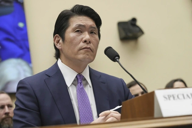 El fiscal especial Robert Hur llevó a cabo una investigación durante 2023 y 2024 pero decidió no imputar a Biden, confiando en que se presentaría por sí mismo ante un jurado