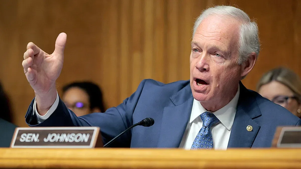 El senador Ron Johnson estuvo presente en el evento que reunió a productores, ganaderos y otros funcionarios federales