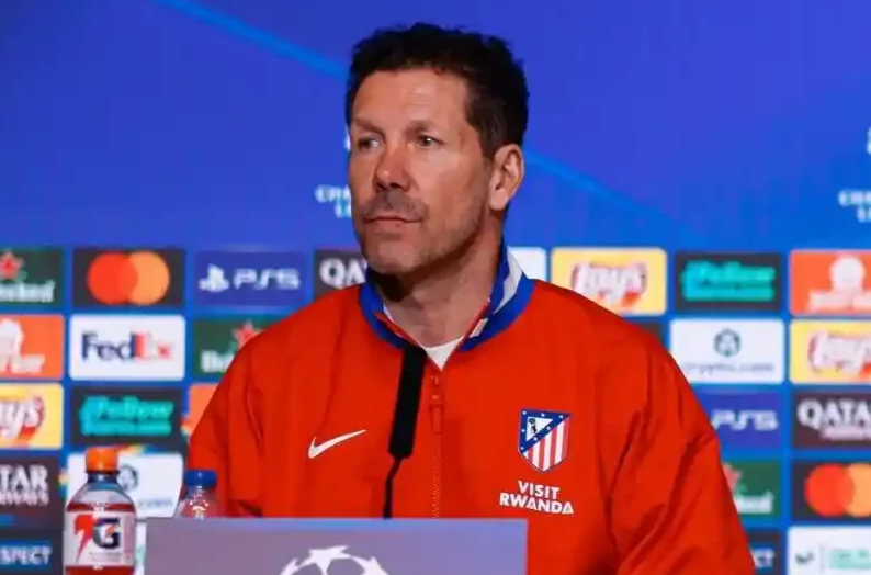 Simeone evitó dar afirmaciones sobre el futuro de Julián Álvarez