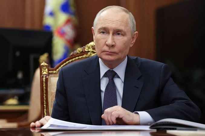 El partido de Vladimir Putin se alzó con la victoria en las elecciones legislativas rusas en medio del masivo bombardeo a Moscú