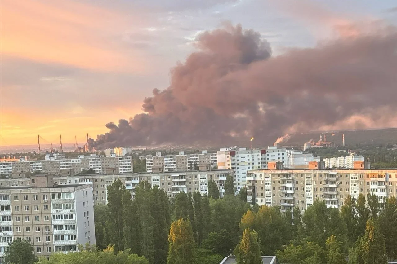 Ucrania atacó una refinería clave en Rusia y amplía su campaña contra la infraestructura petrolera