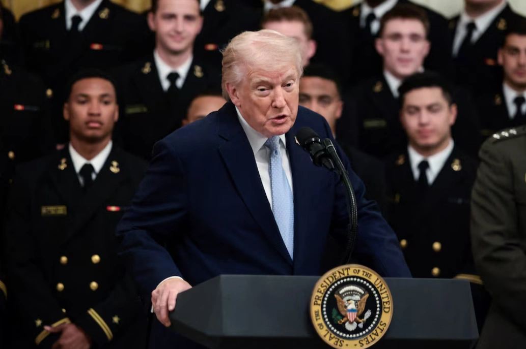 Trump toughens his stance against Iran and warns that he will destroy any ship that defies the blockade in Hormuz