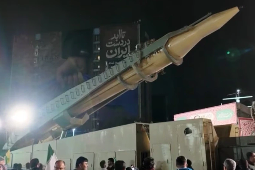 Provocación iraní: el régimen exhibió misiles en plena tregua impulsada por Trump