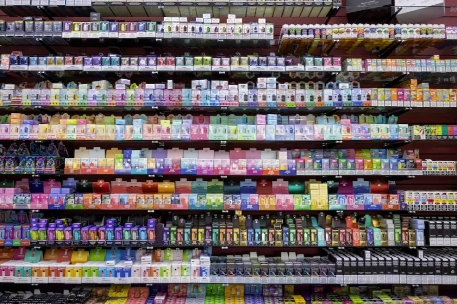 The Government ends the ban and regulates vaping and nicotine products