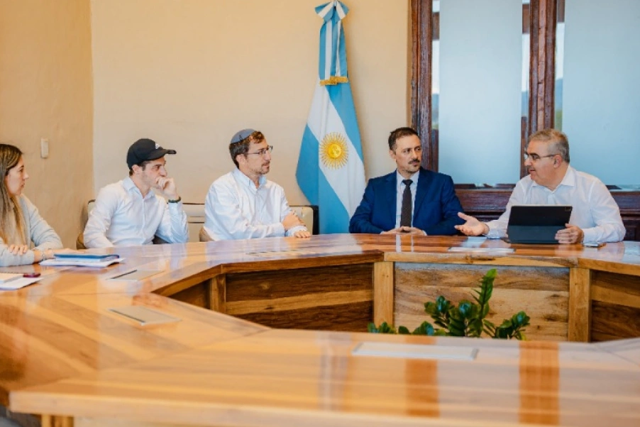 Catamarca promotes a mega project for pistachios with private investment and job creation.