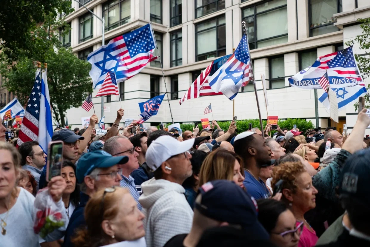 Manifestantes reclamaron la destitución de Zohran Mamdani por el aumento del antisemitismo en Nueva York