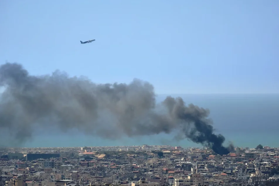 Israel bombardeó objetivos del grupo terrorista Hezbolá en Beirut por primera vez en tres semanas
