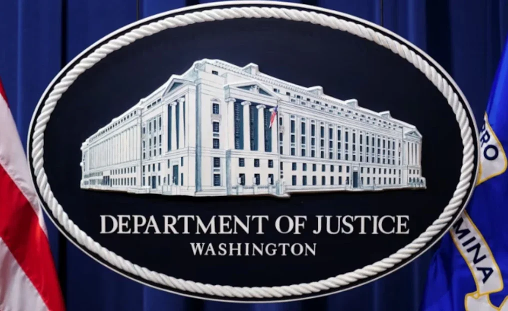 A Beijing operator was arrested in the US: a journalist pleaded guilty to acting for China.