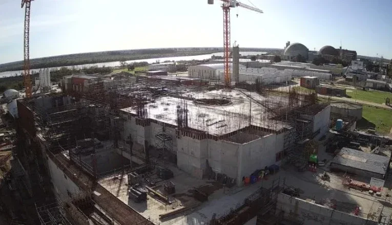 Alerta por el CAREM25: un informe técnico advirtió sobre fallas críticas en el reactor nuclear argentino