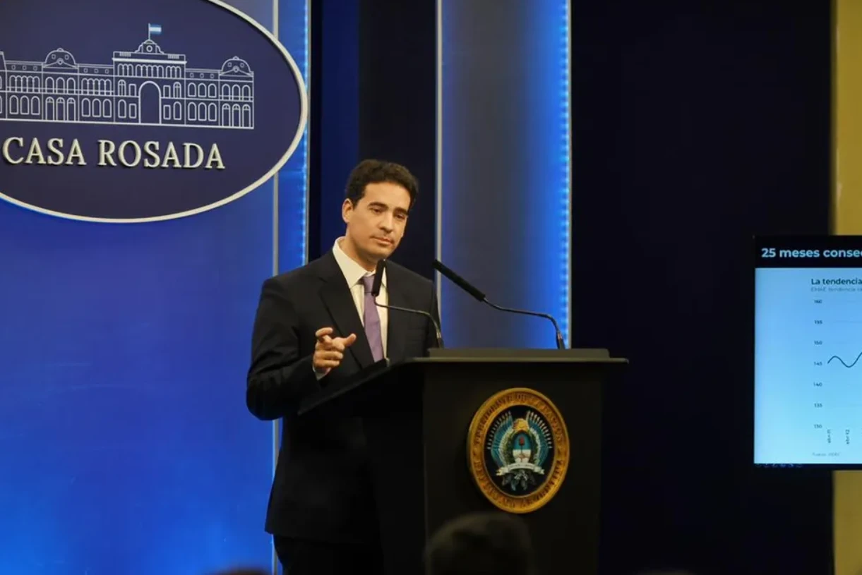 EN VIVO | Conferencia de prensa del vocero presidencial Adrián Ravier
