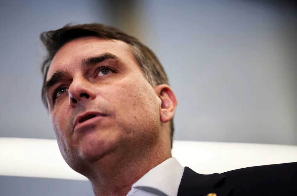El conflicto llega en plena campaña electoral