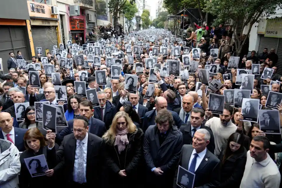 Milei encabezó el acto por el 32° aniversario del atentado a la AMIA y renovó el compromiso con la memoria y la justicia