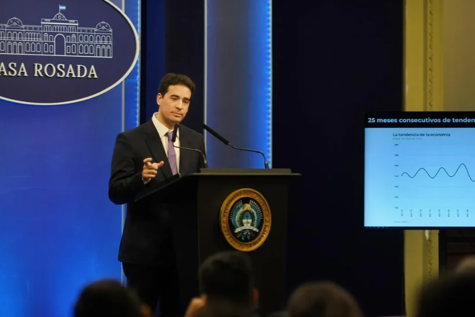 EN VIVO | Conferencia de prensa del vocero presidencial Adrián Ravier