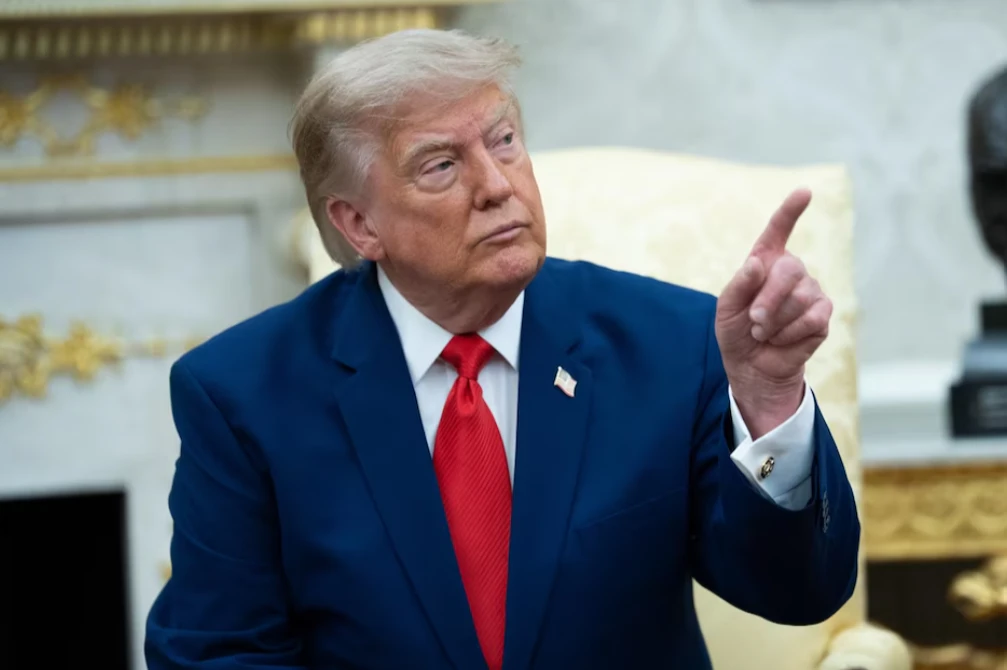 Trump advirtió que EEUU bombardeará puentes y centrales eléctricas de Irán por cada ataque contra buques en Ormuz
