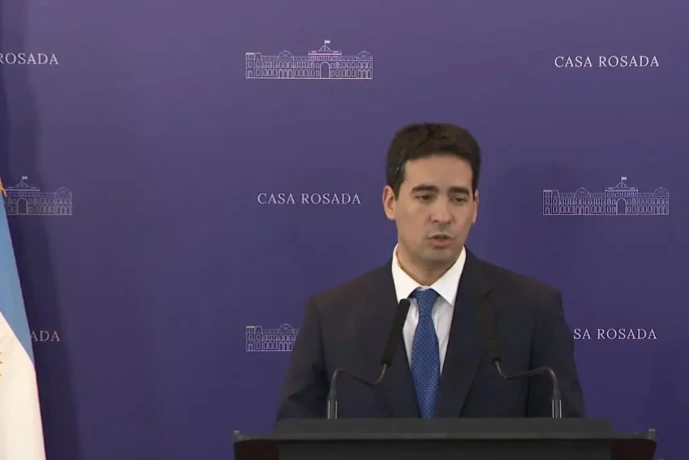 EN VIVO | Conferencia de prensa del vocero presidencial Adrián Ravier