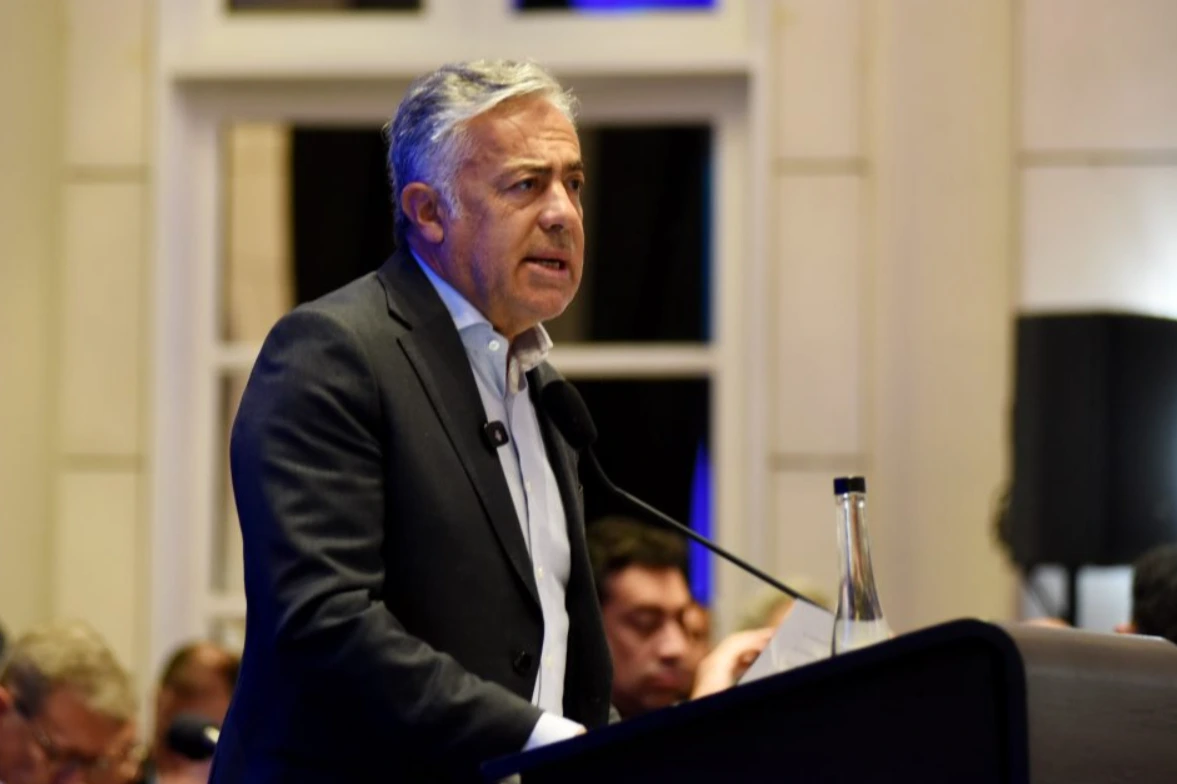 Cornejo destacó el equilibrio fiscal y afirmó que la inteligencia artificial "desafía el liderazgo"