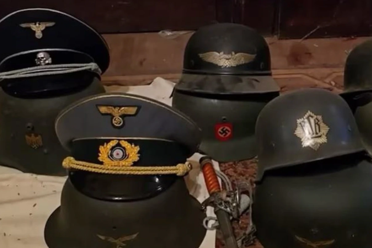 Lo acusaron de ser nazi por su colección: era historiador, coleccionista y había decidido donar todo a museos