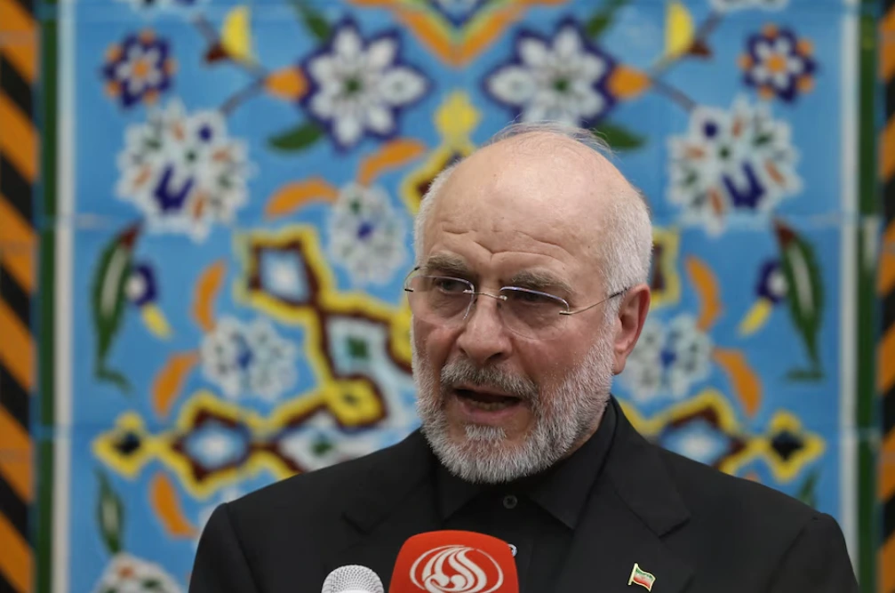 Trump pressures other countries to isolate Tehran