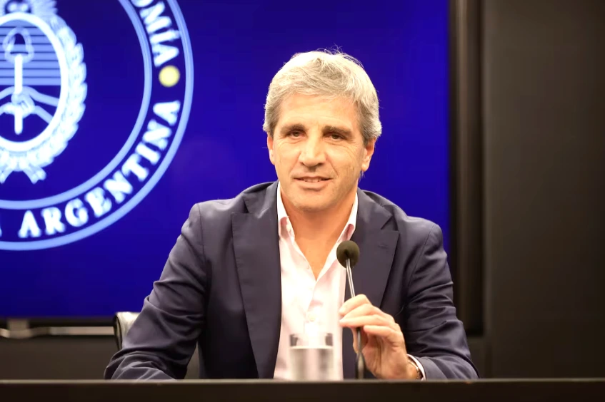 EN VIVO | Luis Caputo brinda una nueva conferencia y habla sobre la economía argentina