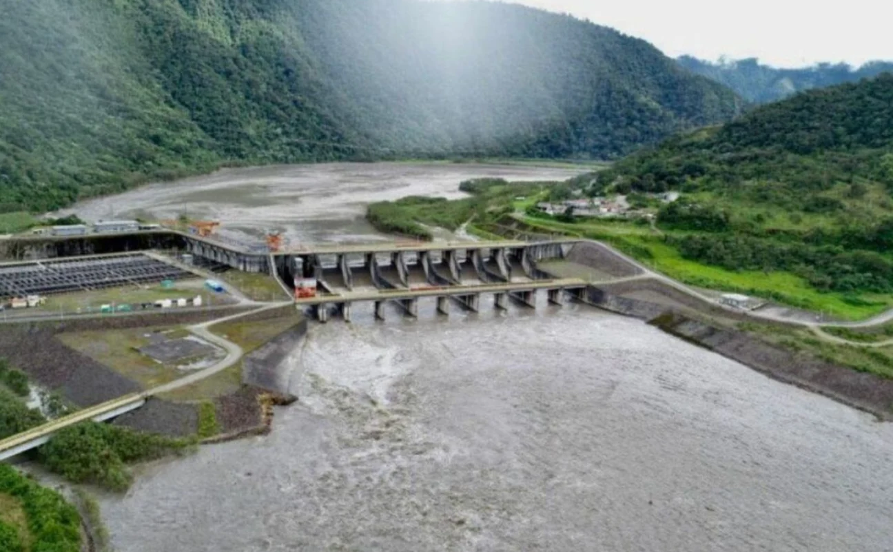 Una hidroeléctrica china con miles de fisuras en Ecuador