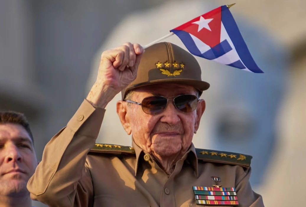 Raúl Castro estaría conectado a equipos de asistencia vital