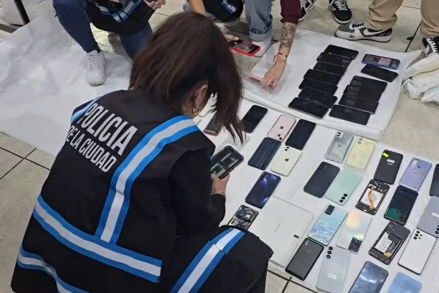 La Ciudad clausuró 112 locales por vender celulares de origen ilegal