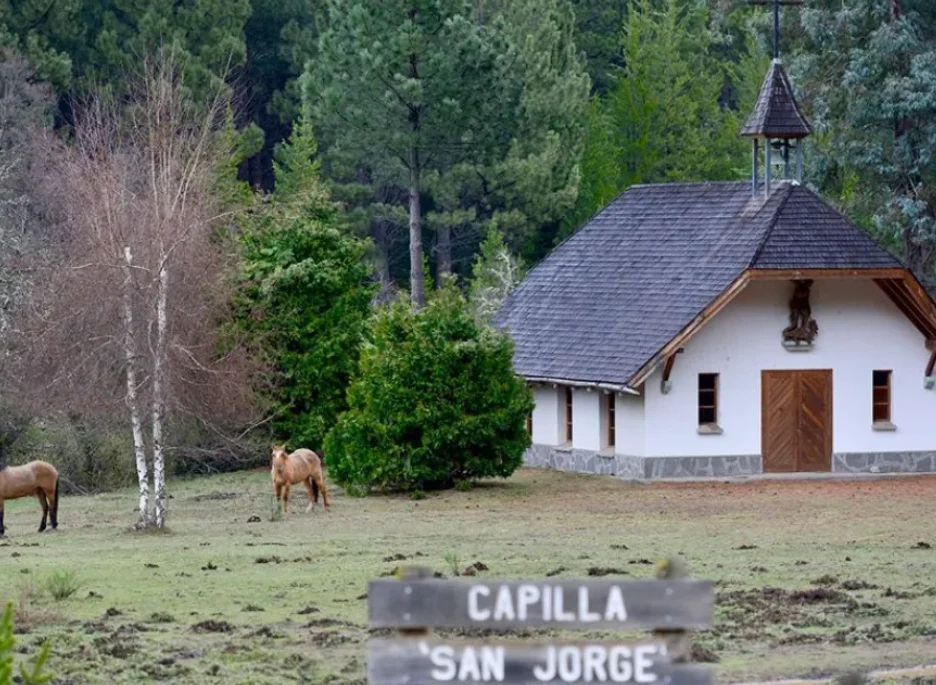 Una capilla de estilo europeo en el corazón de la Patagonia