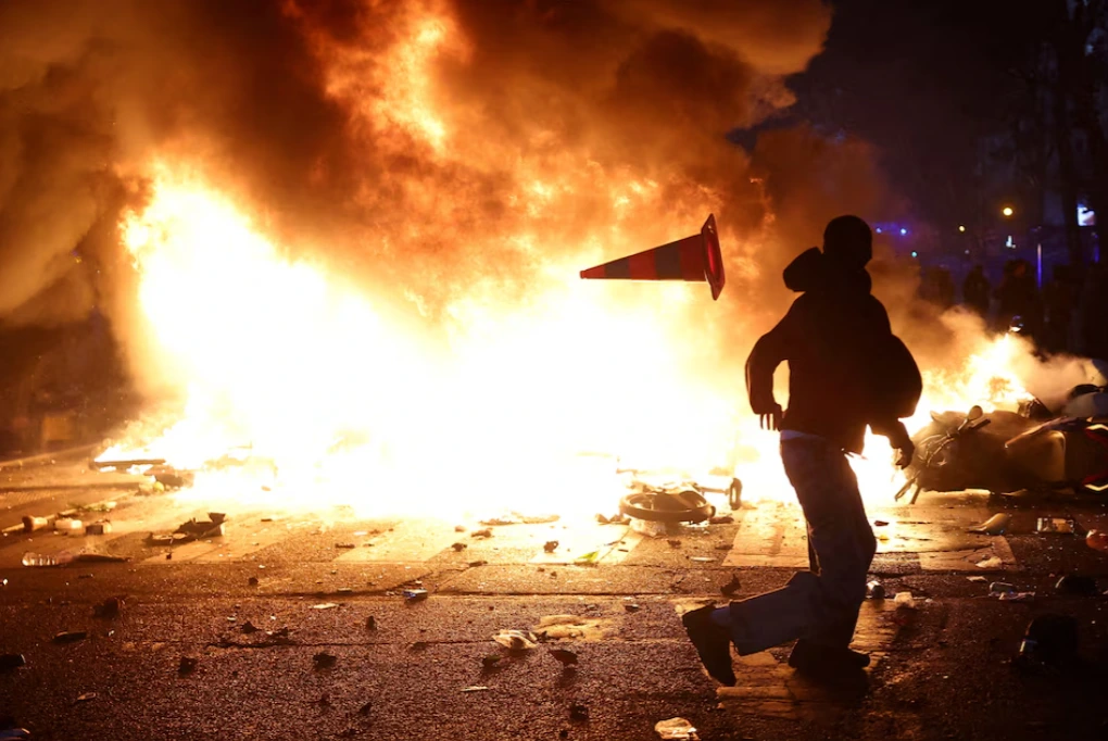 Francia impondrá nuevos toques de queda tras los saqueos y disturbios impulsados por la extrema izquierda
