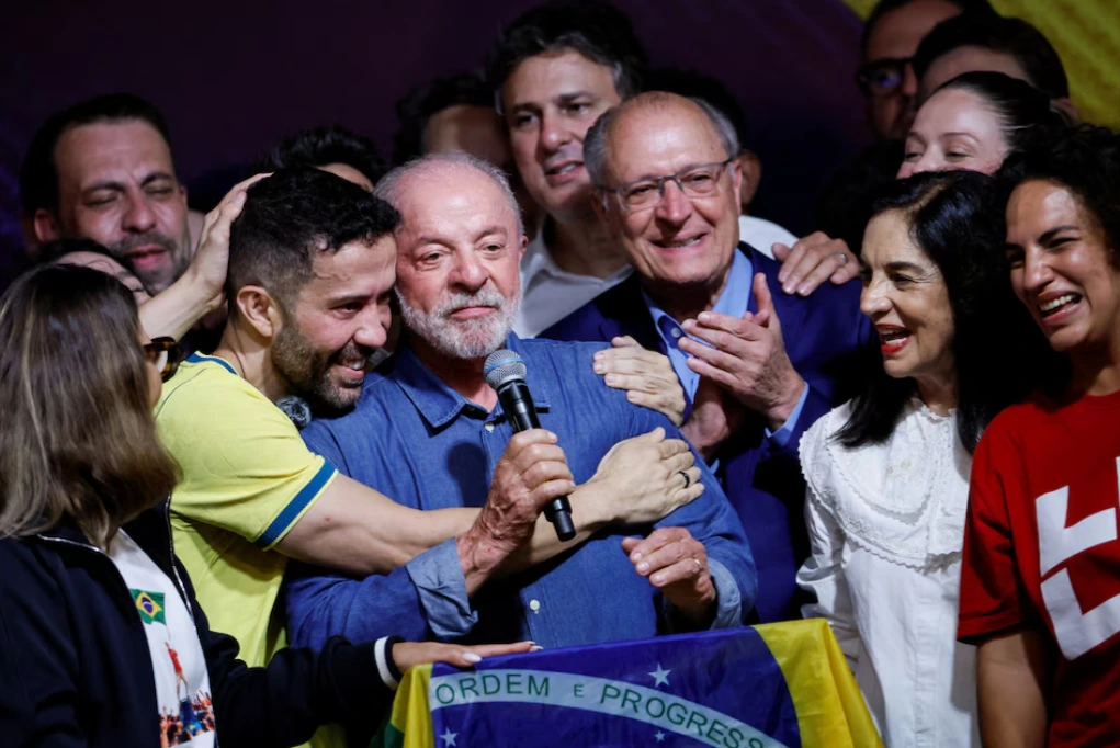 Lula le ordenó a Janones, "jefe del ejército digital", que viaje a Argentina en 2027 para ayudar al kirchnerismo