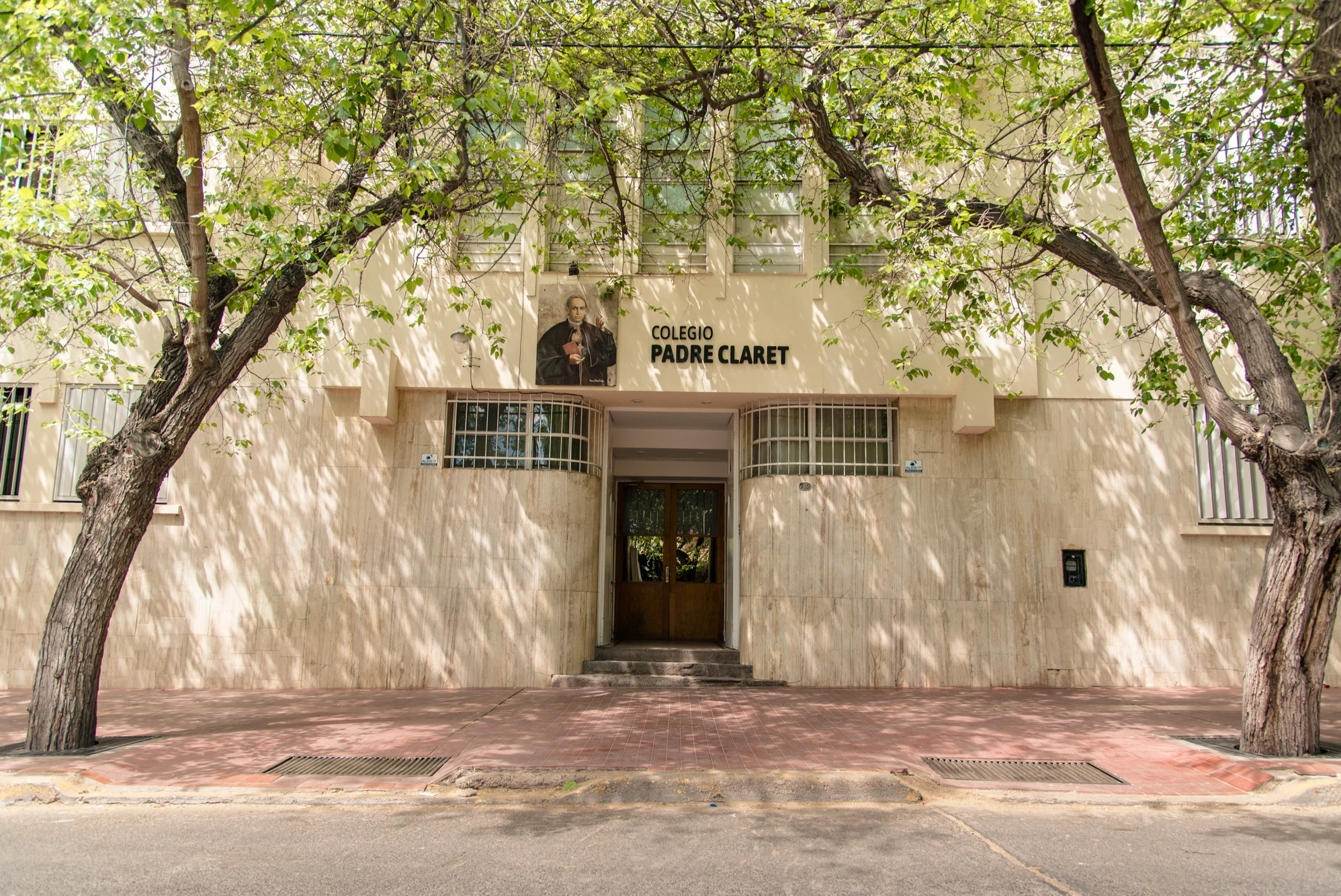 Córdoba: por las amenazas, cuatro colegios prohibieron a alumnos llevar mochila