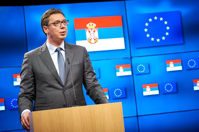 Durante los últimos años, Serbia ha mantenido una estrecha relación con la Unión Europea, así como también un acercamiento a Rusia y China
