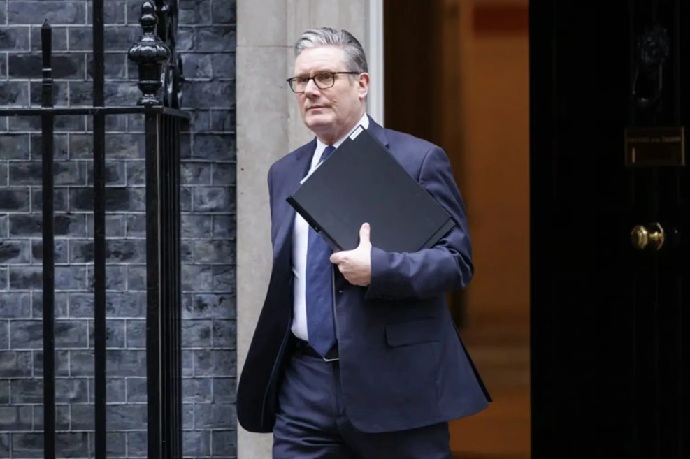 Luego de la enorme derrota en las elecciones, el Partido Laborista exige la renuncia de Keir Starmer