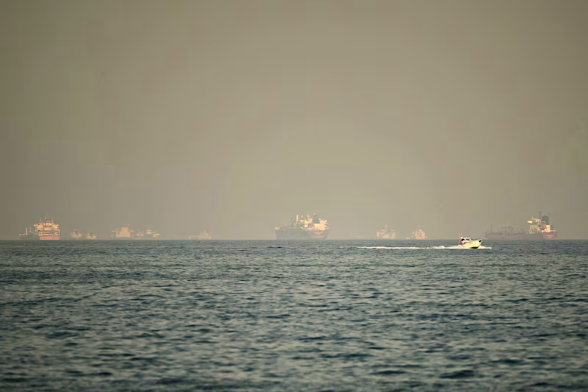 Ormuz remains open and monitored by US forces