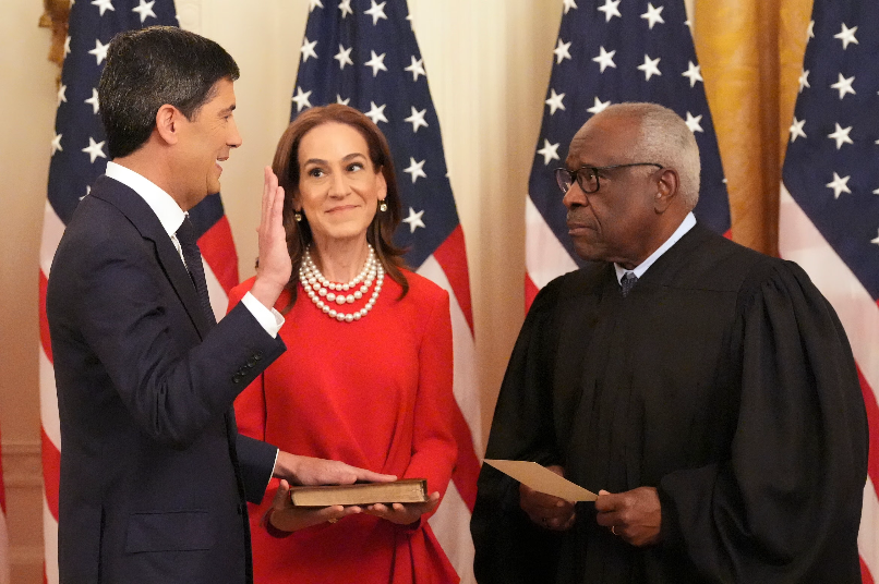 The end of the Powell era: Trump celebrated a Fed free from environmental and inclusion policies at Kevin Warsh's swearing-in.