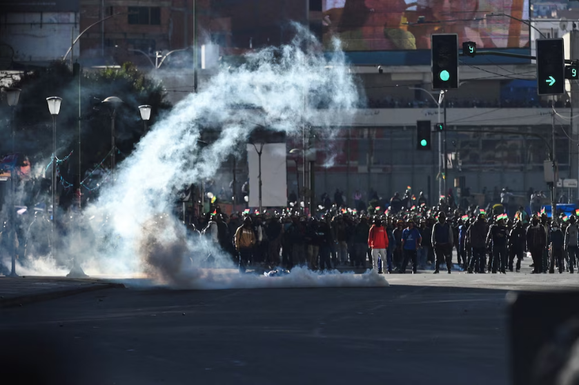 El socialismo boliviano se ha enfrentado en las calles contra las autoridades policiales.