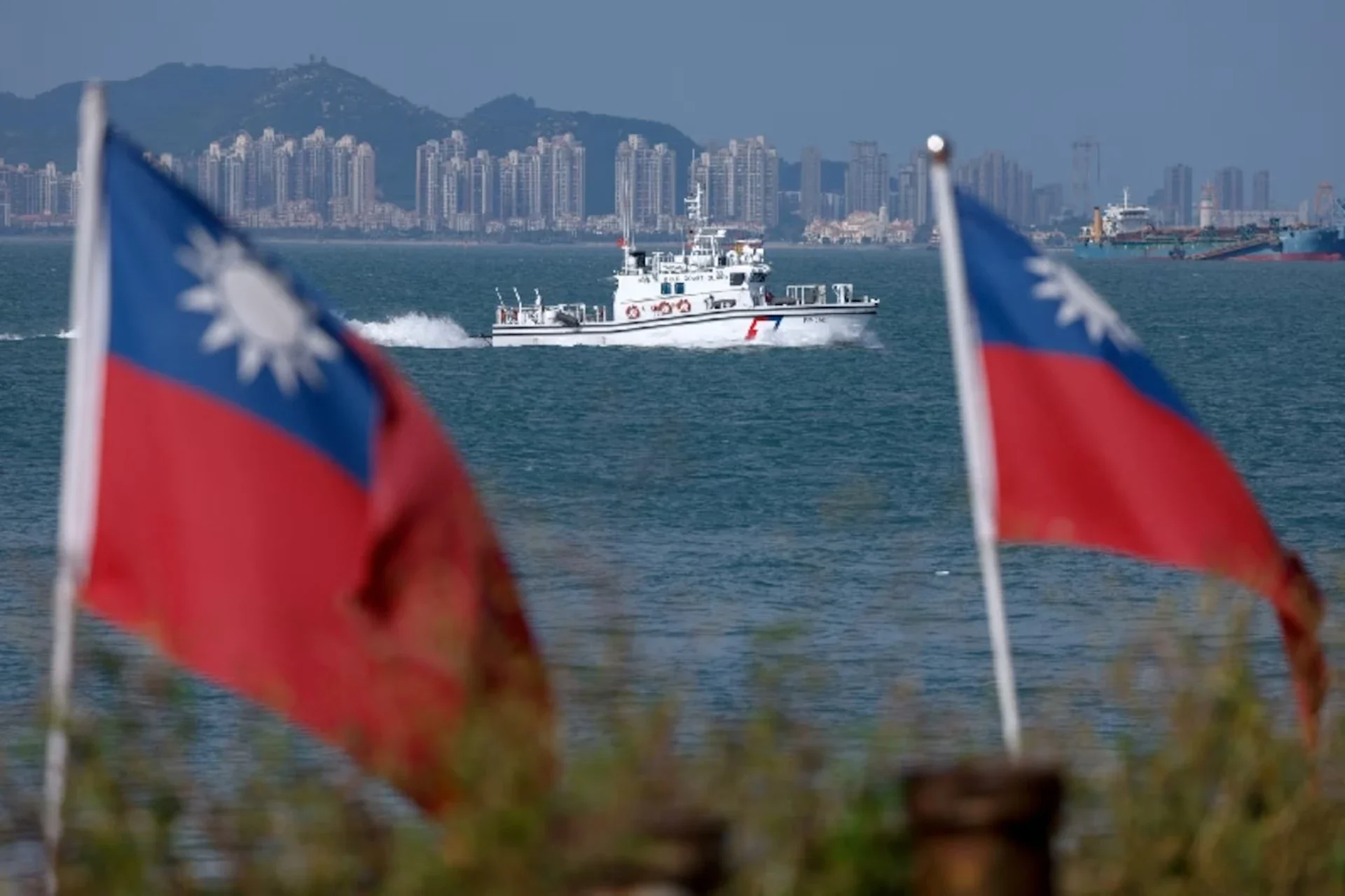In recent days, the Chinese regime lodged a formal protest against Canada over the incursion of a Canadian vessel through Taiwan.