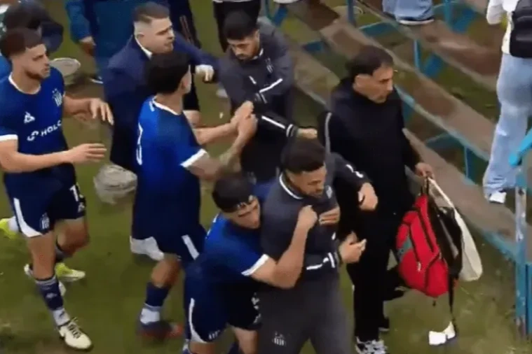 Escándalo en el Torneo Proyección: Lautaro Acosta y su hermano a las piñas con hinchas de Atlético Tucumán