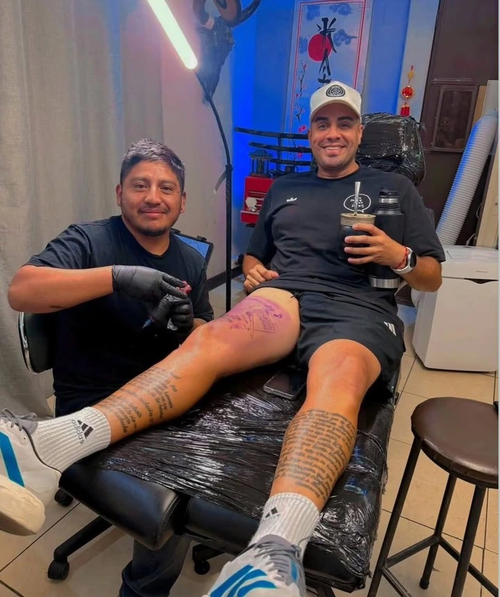 Moment before tattooing Lionel Messi's letter