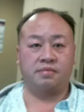 El pedófilo ilegal fue identificado como Tou Lue Vang y obtuvo su estatus durante el gobierno del demócrata Bill Clinton
