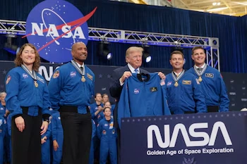 Donald Trump awarded the Space Medals of Honor to the crew members of the Artemis II mission
