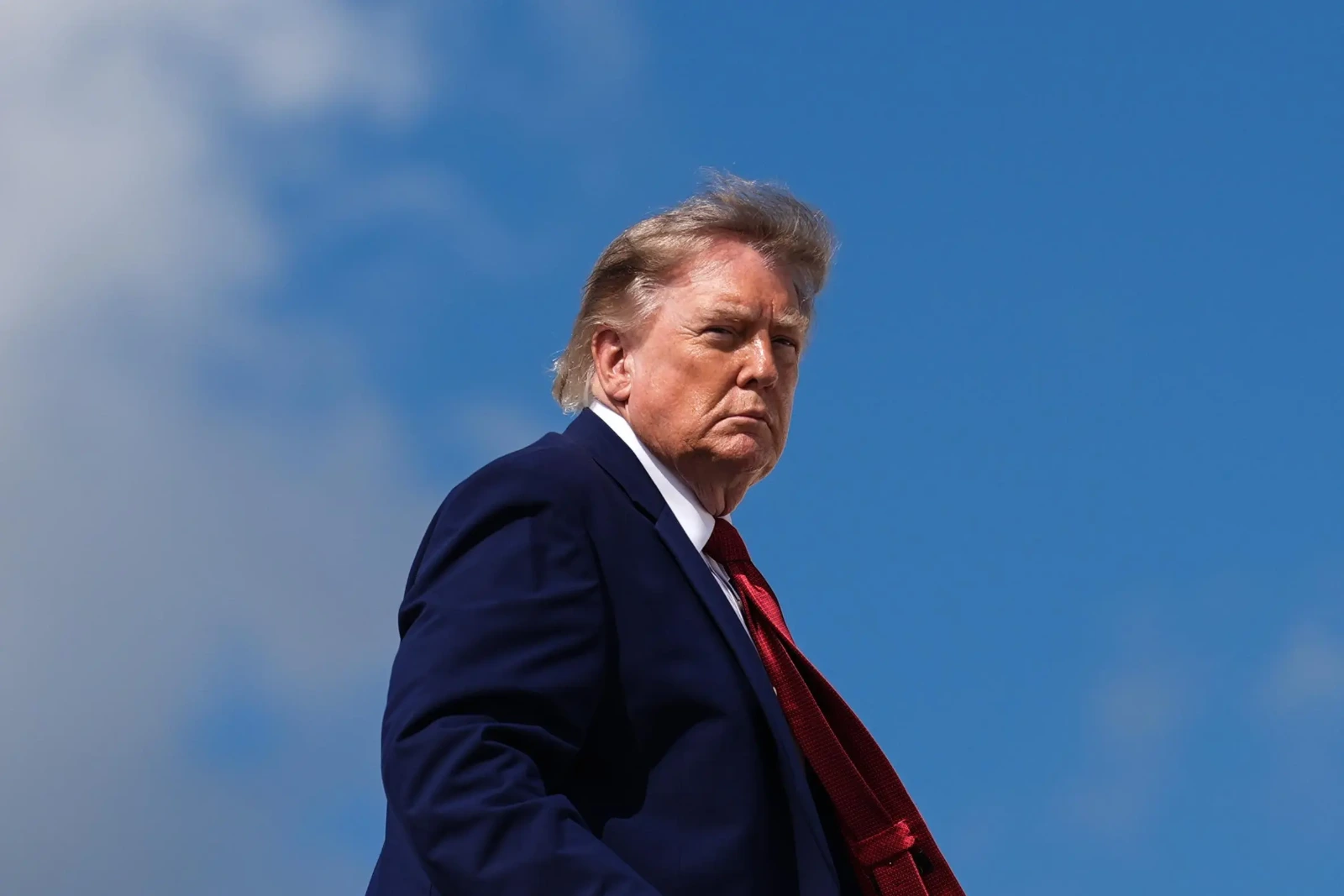 El presidente Donald Trump reclamó recientemente indemnizaciones para los familiares de las víctimas del régimen islámico y endureció las condiciones para negociar