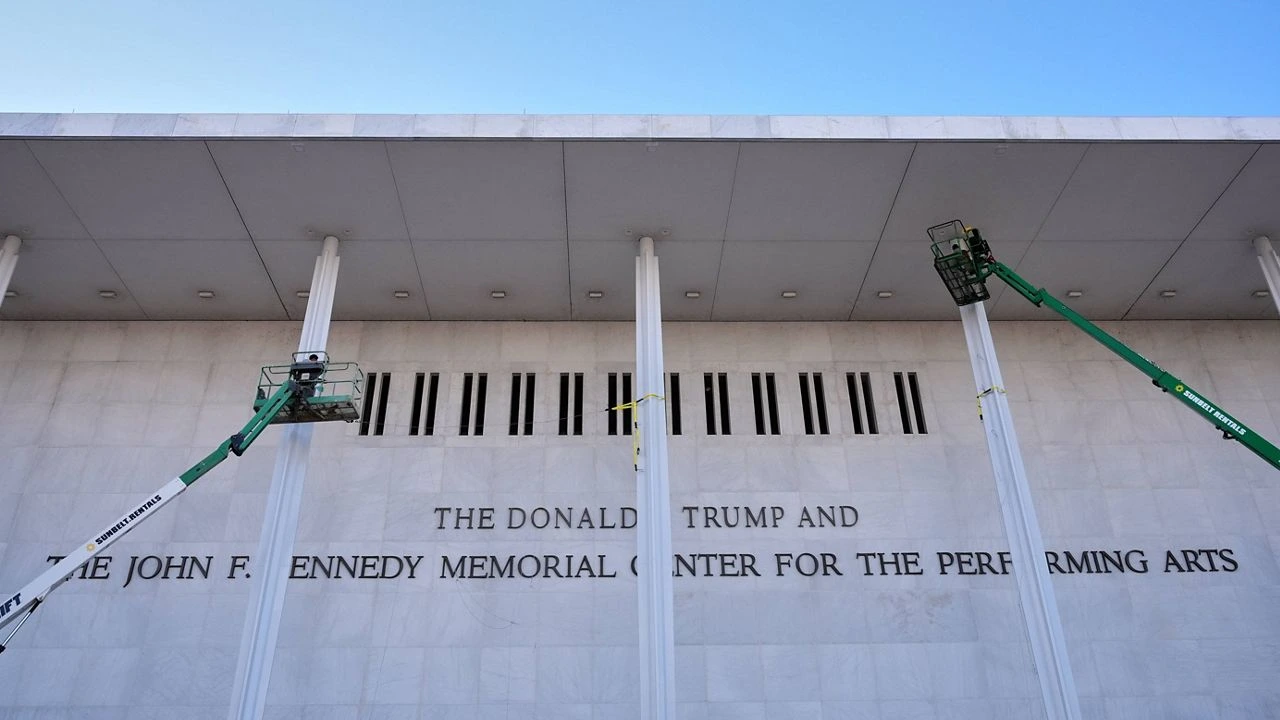 The board of directors of the Kennedy Center approved the reinstatement of Donald Trump's name to the historic cultural center