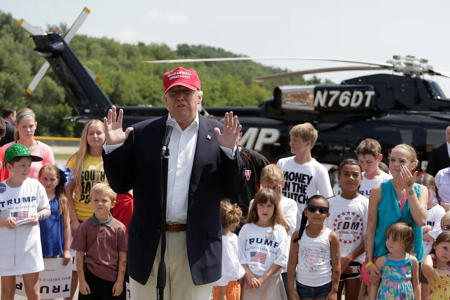 The Trump administration tightened immigration policy, and those applying for permanent residency will have to wait for the process in their countries of origin.