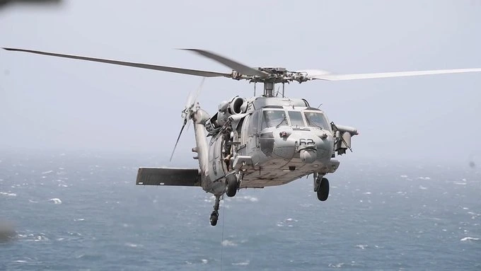 Un helicóptero del Comando Central de los Estados Unidos lanzó misiles contra un buque mercante que intentó violar el bloqueo marítimo impuesto al régimen iraní